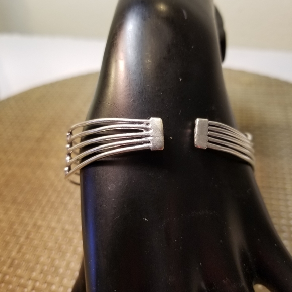 TITANIUM BRACELET NWOT - Picture 7 of 7